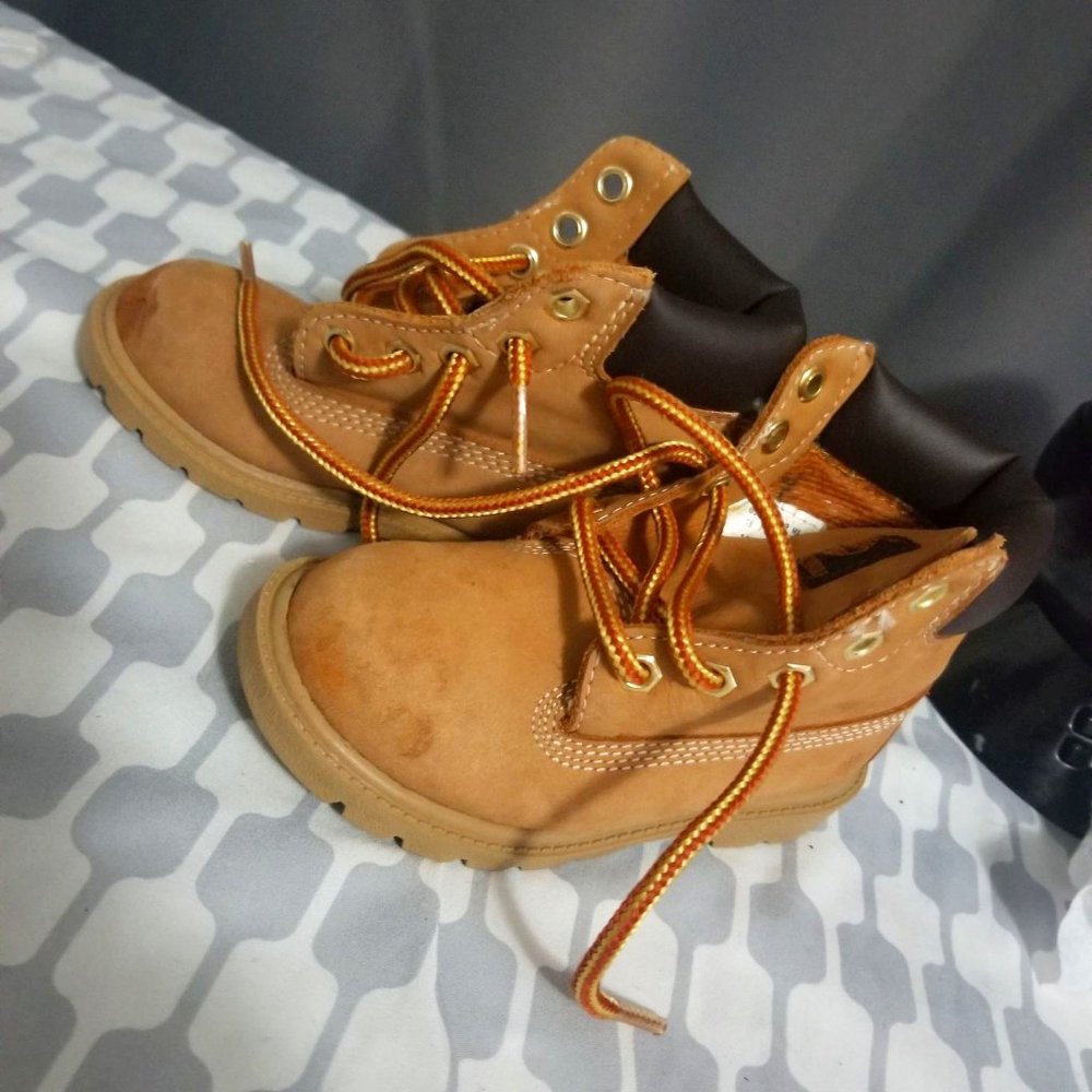 Little Boy  shoes size 7